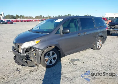 2011 Toyota Sienna Base V6 z USA, uszkodzony, nr VIN 5TDZK3DC3BS168691
